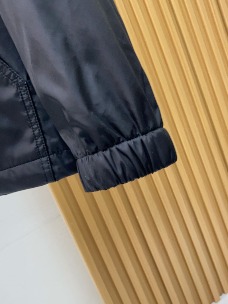 Pra*a outwear